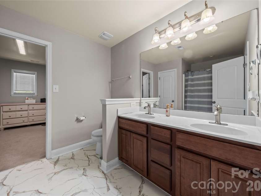 5602 Falkland Drive, Matthews, NC 28104.  MLS# CAR4371523, YatesRealty ID 17242. 