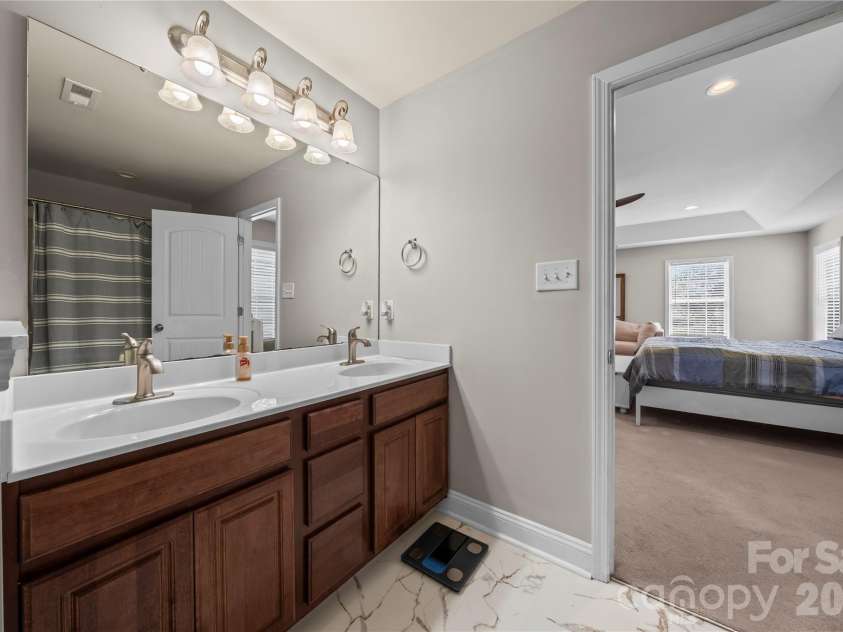 5602 Falkland Drive, Matthews, NC 28104.  MLS# CAR4371523, YatesRealty ID 17242. 