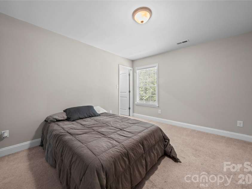 5602 Falkland Drive, Matthews, NC 28104.  MLS# CAR4371523, YatesRealty ID 17242. 