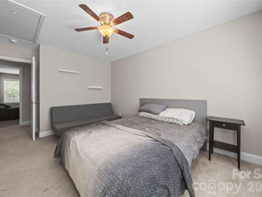 5602 Falkland Drive, Matthews, NC 28104.  MLS# CAR4371523, YatesRealty ID 17242. 