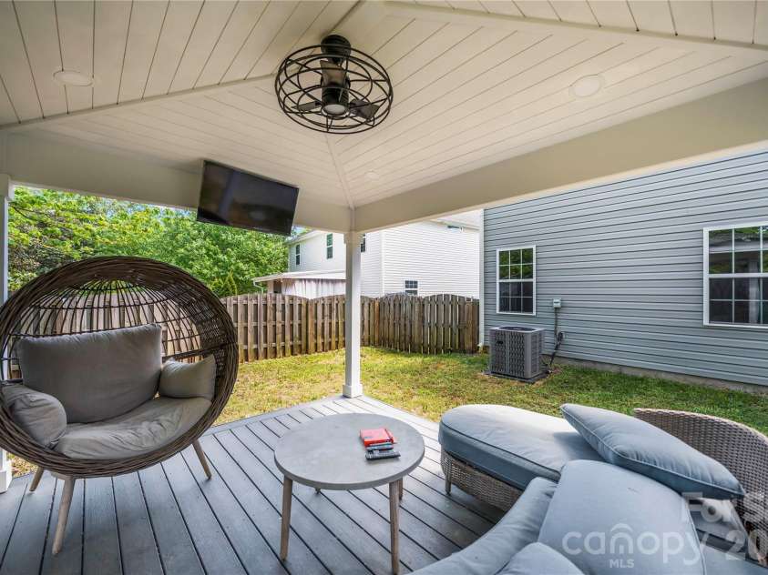 5602 Falkland Drive, Matthews, NC 28104.  MLS# CAR4371523, YatesRealty ID 17242. 