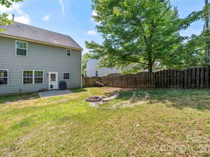 5602 Falkland Drive, Matthews, NC 28104.  MLS# CAR4371523, YatesRealty ID 17242. 