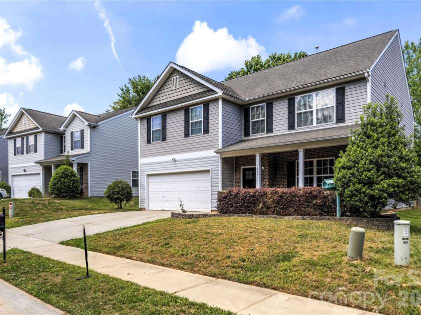 5602 Falkland Drive, Matthews, NC 28104.  MLS# CAR4371523, YatesRealty ID 17242. 