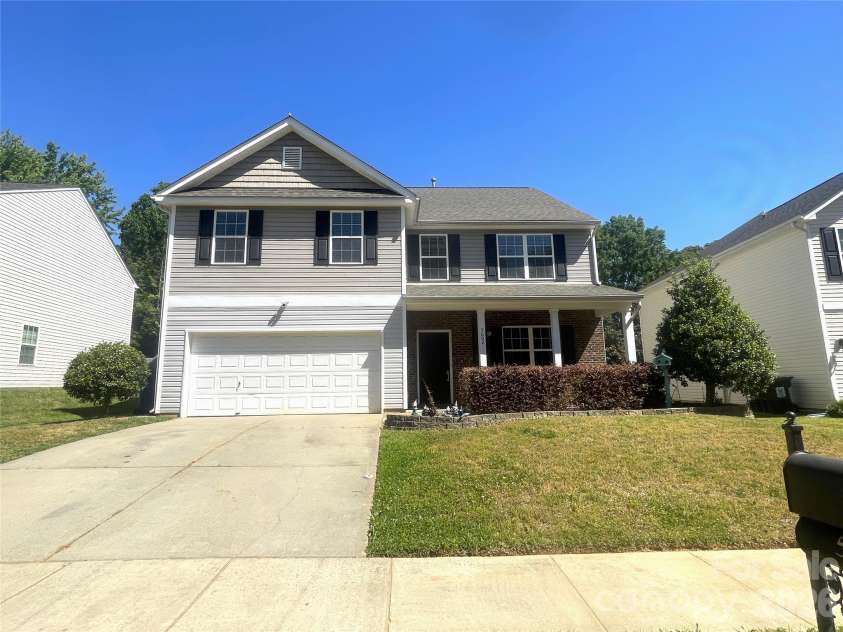 5602 Falkland Drive, Matthews, NC 28104.  MLS# CAR4371523, YatesRealty ID 17242. 