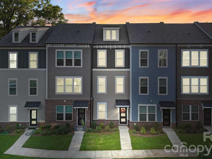 318 Simeon Drive, Charlotte, NC 28208.  MLS# CAR4346950, YatesRealty ID 17243. 
