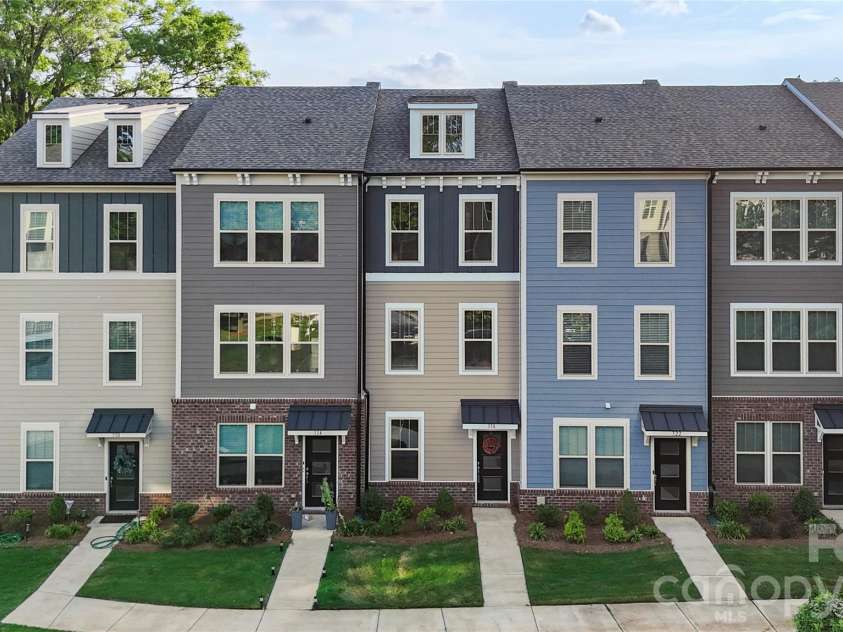 318 Simeon Drive, Charlotte, NC 28208.  MLS# CAR4346950, YatesRealty ID 17243. 