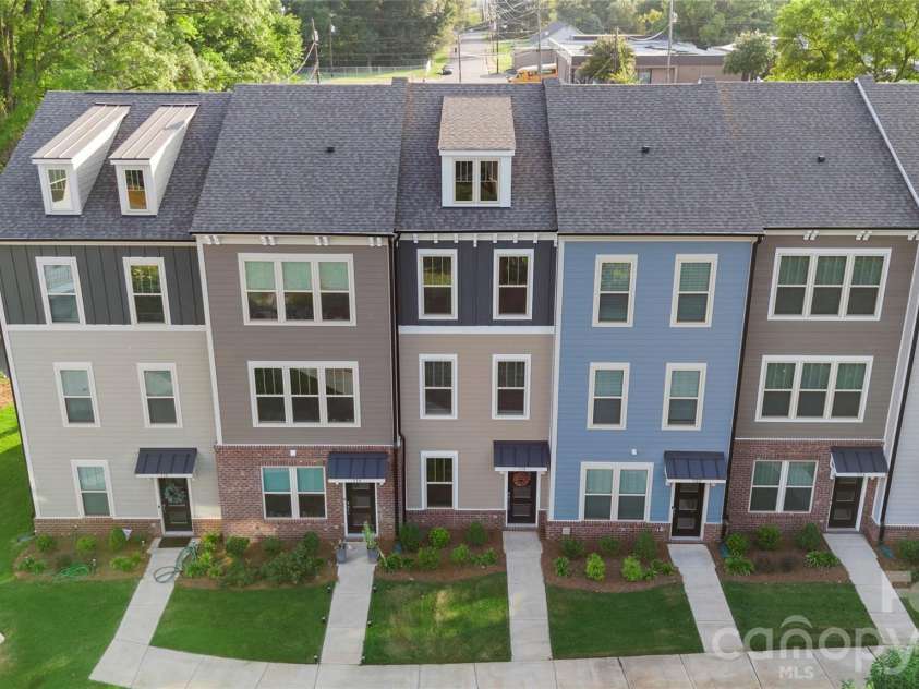 318 Simeon Drive, Charlotte, NC 28208.  MLS# CAR4346950, YatesRealty ID 17243. 