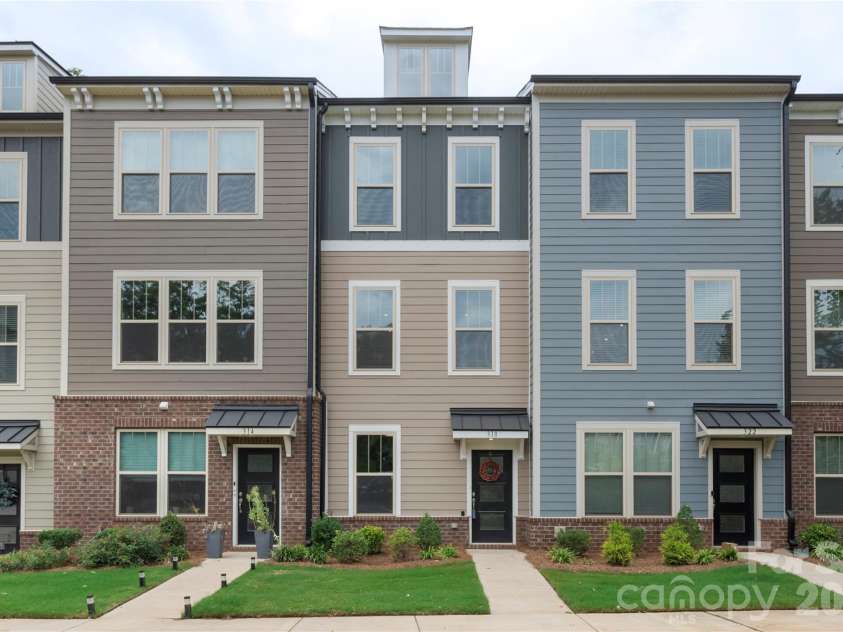 318 Simeon Drive, Charlotte, NC 28208.  MLS# CAR4346950, YatesRealty ID 17243. 
