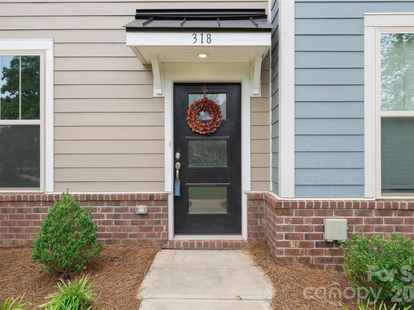 318 Simeon Drive, Charlotte, NC 28208.  MLS# CAR4346950, YatesRealty ID 17243. 