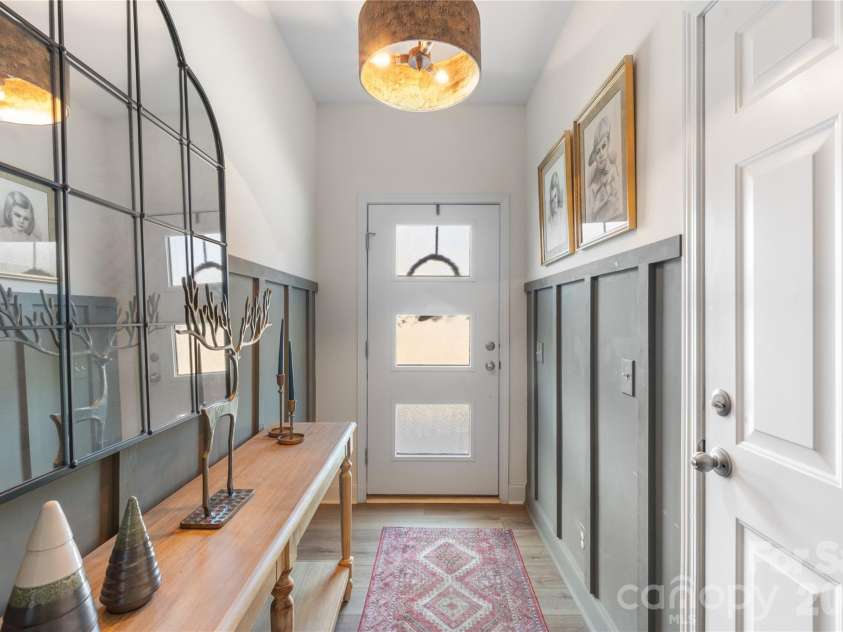318 Simeon Drive, Charlotte, NC 28208.  MLS# CAR4346950, YatesRealty ID 17243. 