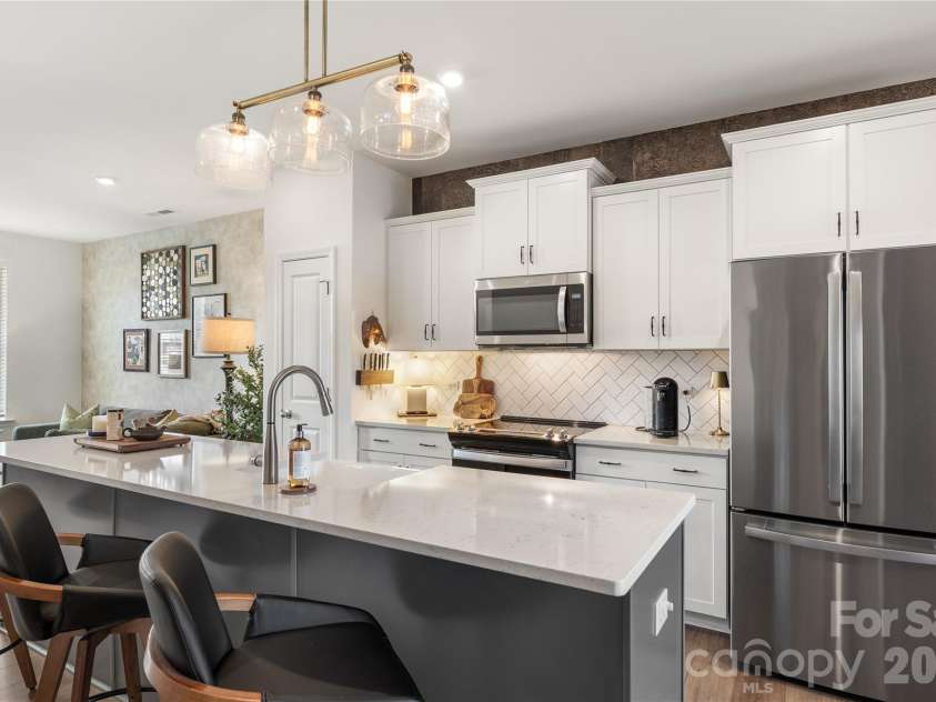 318 Simeon Drive, Charlotte, NC 28208.  MLS# CAR4346950, YatesRealty ID 17243. 