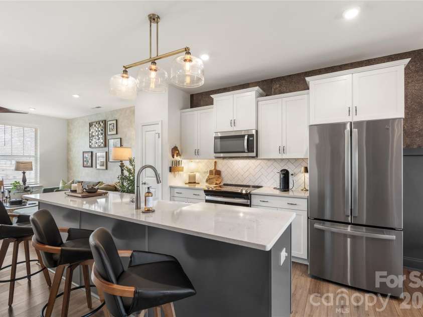 318 Simeon Drive, Charlotte, NC 28208.  MLS# CAR4346950, YatesRealty ID 17243. 
