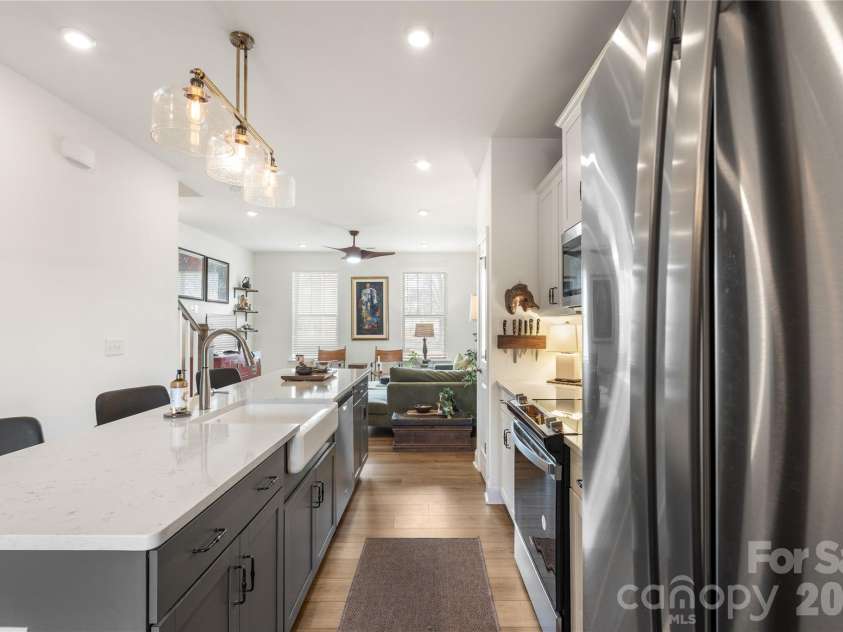 318 Simeon Drive, Charlotte, NC 28208.  MLS# CAR4346950, YatesRealty ID 17243. 