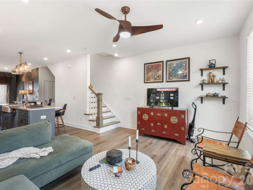 318 Simeon Drive, Charlotte, NC 28208.  MLS# CAR4346950, YatesRealty ID 17243. 