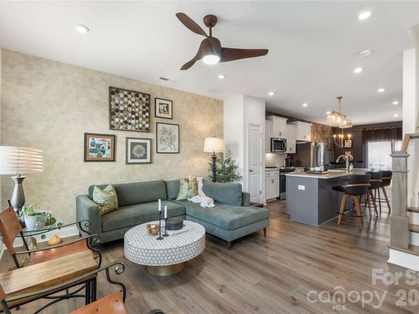 318 Simeon Drive, Charlotte, NC 28208.  MLS# CAR4346950, YatesRealty ID 17243. 
