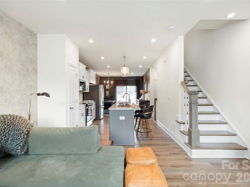 318 Simeon Drive, Charlotte, NC 28208.  MLS# CAR4346950, YatesRealty ID 17243. 
