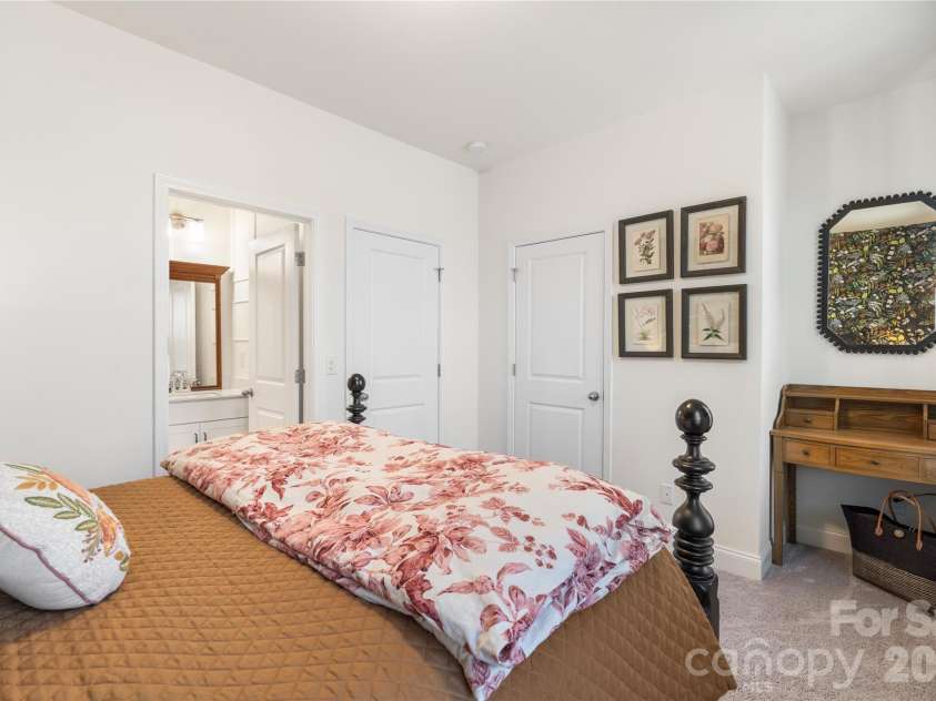 318 Simeon Drive, Charlotte, NC 28208.  MLS# CAR4346950, YatesRealty ID 17243. 