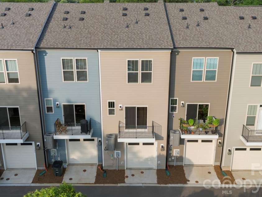 318 Simeon Drive, Charlotte, NC 28208.  MLS# CAR4346950, YatesRealty ID 17243. 