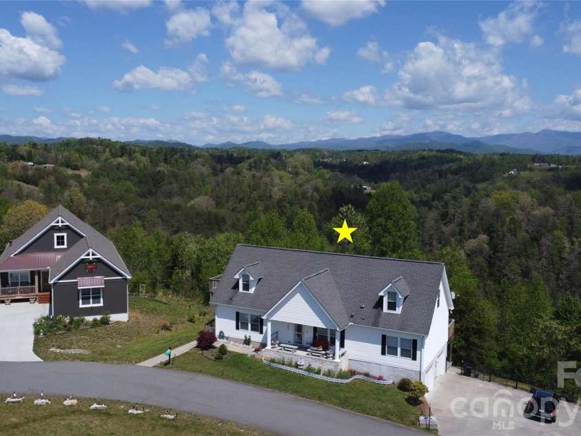 100 Bend View Drive, Marshall, NC 28753.  MLS# CAR4369267, YatesRealty ID 17244. 