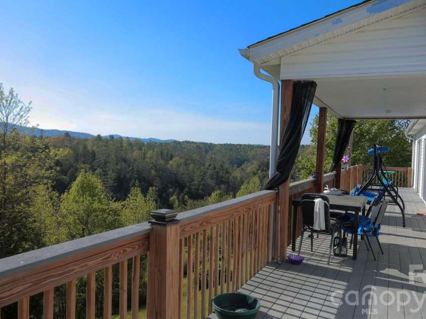 100 Bend View Drive, Marshall, NC 28753.  MLS# CAR4369267, YatesRealty ID 17244. 