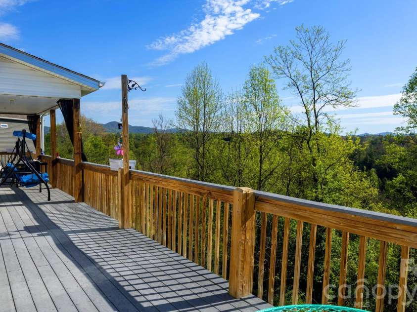 100 Bend View Drive, Marshall, NC 28753.  MLS# CAR4369267, YatesRealty ID 17244. 