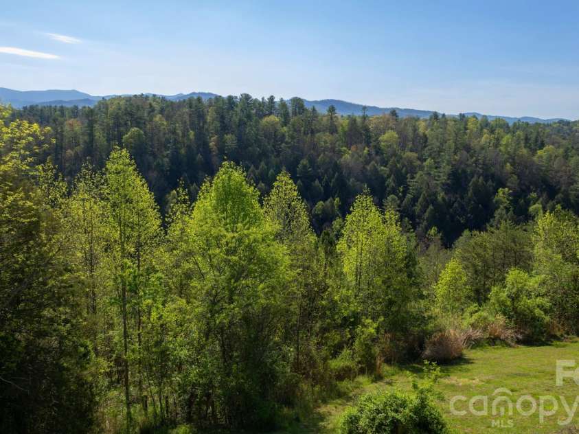 100 Bend View Drive, Marshall, NC 28753.  MLS# CAR4369267, YatesRealty ID 17244. 