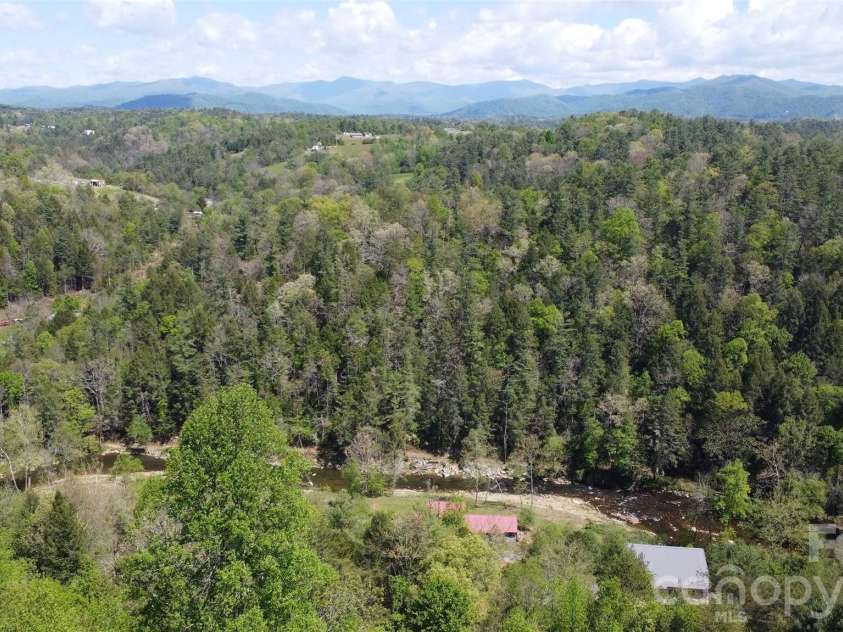 100 Bend View Drive, Marshall, NC 28753.  MLS# CAR4369267, YatesRealty ID 17244. 