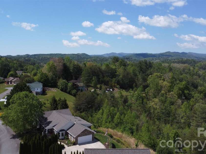100 Bend View Drive, Marshall, NC 28753.  MLS# CAR4369267, YatesRealty ID 17244. 