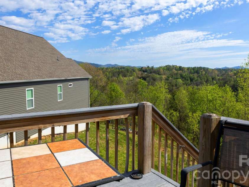 100 Bend View Drive, Marshall, NC 28753.  MLS# CAR4369267, YatesRealty ID 17244. 