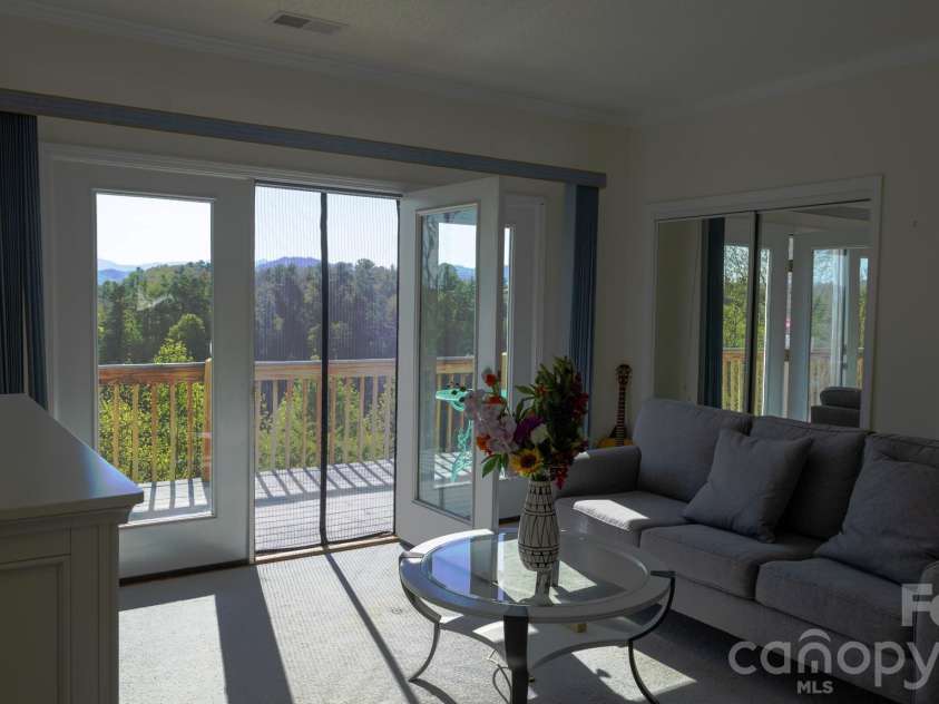 100 Bend View Drive, Marshall, NC 28753.  MLS# CAR4369267, YatesRealty ID 17244. 