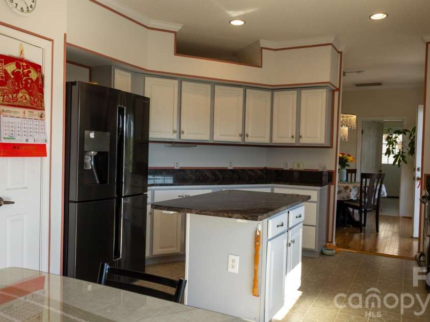 100 Bend View Drive, Marshall, NC 28753.  MLS# CAR4369267, YatesRealty ID 17244. 