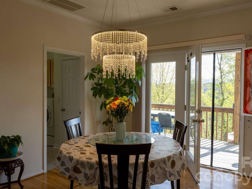 100 Bend View Drive, Marshall, NC 28753.  MLS# CAR4369267, YatesRealty ID 17244. 