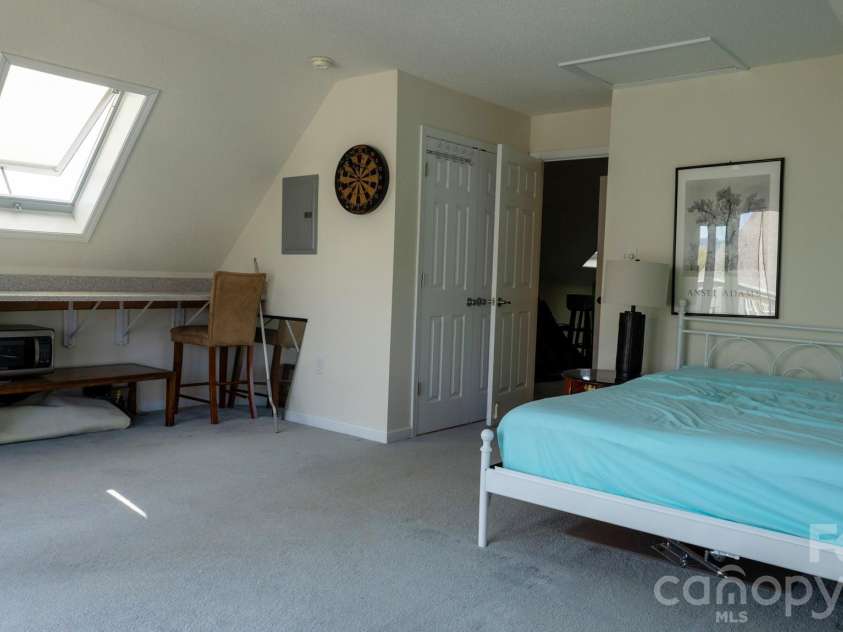 100 Bend View Drive, Marshall, NC 28753.  MLS# CAR4369267, YatesRealty ID 17244. 