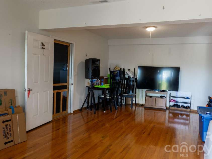 100 Bend View Drive, Marshall, NC 28753.  MLS# CAR4369267, YatesRealty ID 17244. 
