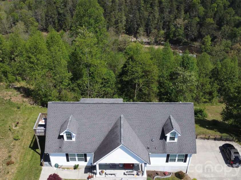 100 Bend View Drive, Marshall, NC 28753.  MLS# CAR4369267, YatesRealty ID 17244. 