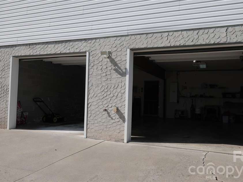 100 Bend View Drive, Marshall, NC 28753.  MLS# CAR4369267, YatesRealty ID 17244. 