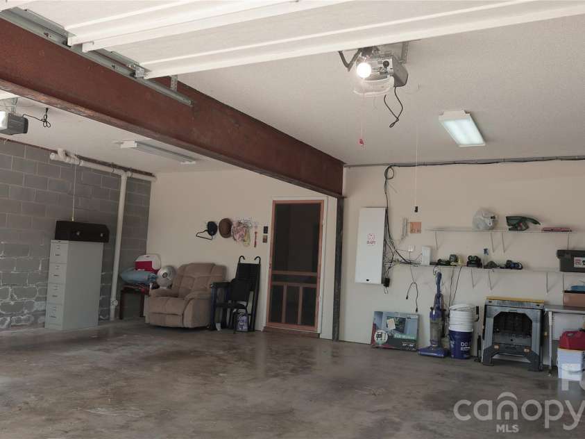 100 Bend View Drive, Marshall, NC 28753.  MLS# CAR4369267, YatesRealty ID 17244. 