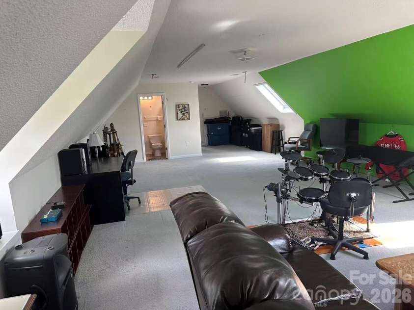 100 Bend View Drive, Marshall, NC 28753.  MLS# CAR4369267, YatesRealty ID 17244. 