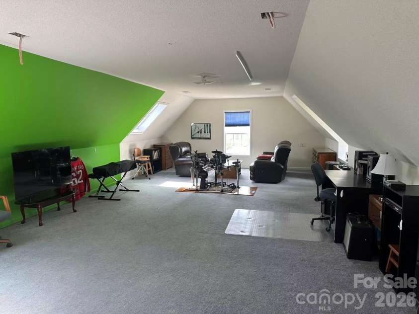 100 Bend View Drive, Marshall, NC 28753.  MLS# CAR4369267, YatesRealty ID 17244. 