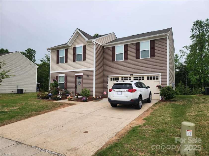 2475 Willow Pond Lane, Concord, NC 28025.  MLS# CAR4251701, YatesRealty ID 17244. 