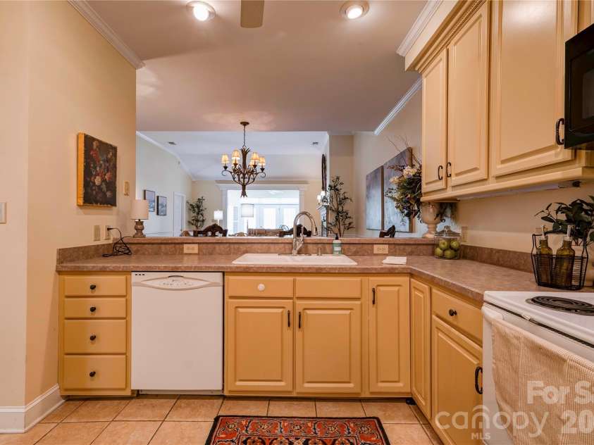 110 Columns Circle, Shelby, NC 28150.  MLS# CAR4367994, YatesRealty ID 17246. 