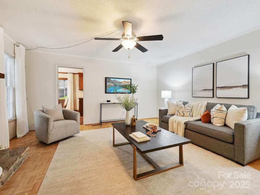 3017 Butter Churn Lane, Matthews, NC 28105.  MLS# CAR4251360, YatesRealty ID 17246. Family Room