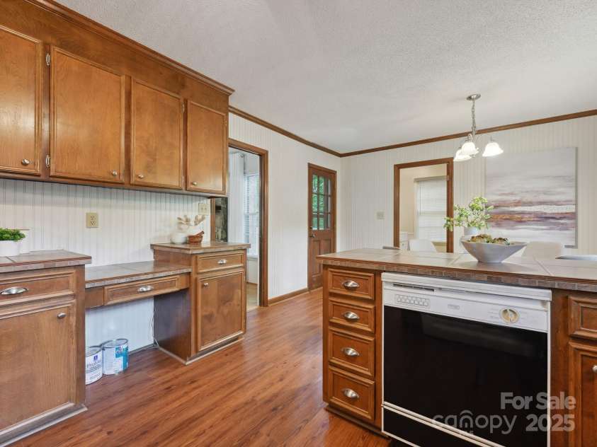 3017 Butter Churn Lane, Matthews, NC 28105.  MLS# CAR4251360, YatesRealty ID 17246. Kitchen