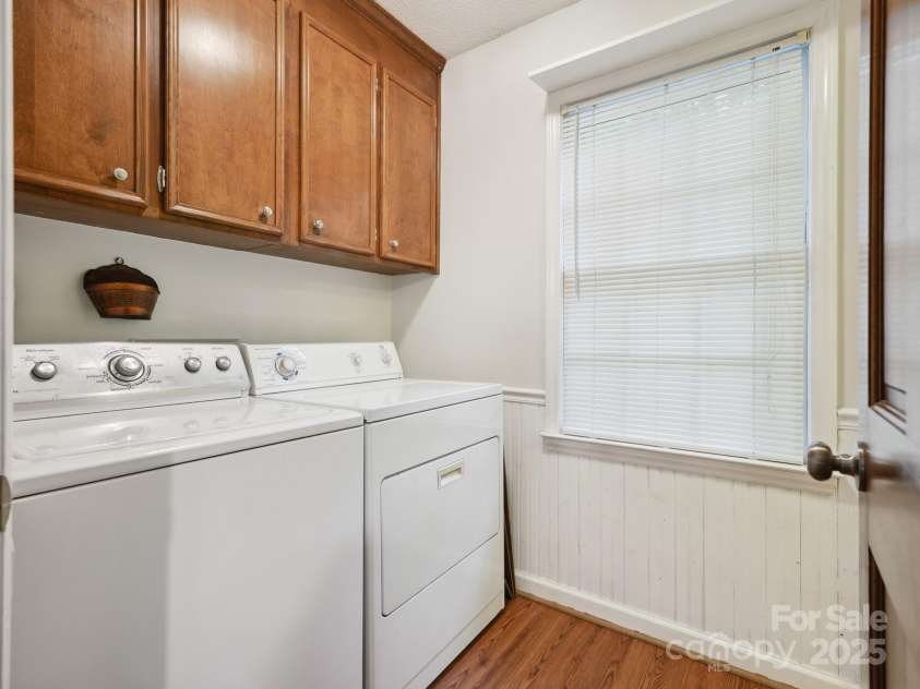3017 Butter Churn Lane, Matthews, NC 28105.  MLS# CAR4251360, YatesRealty ID 17246. Laundry Room