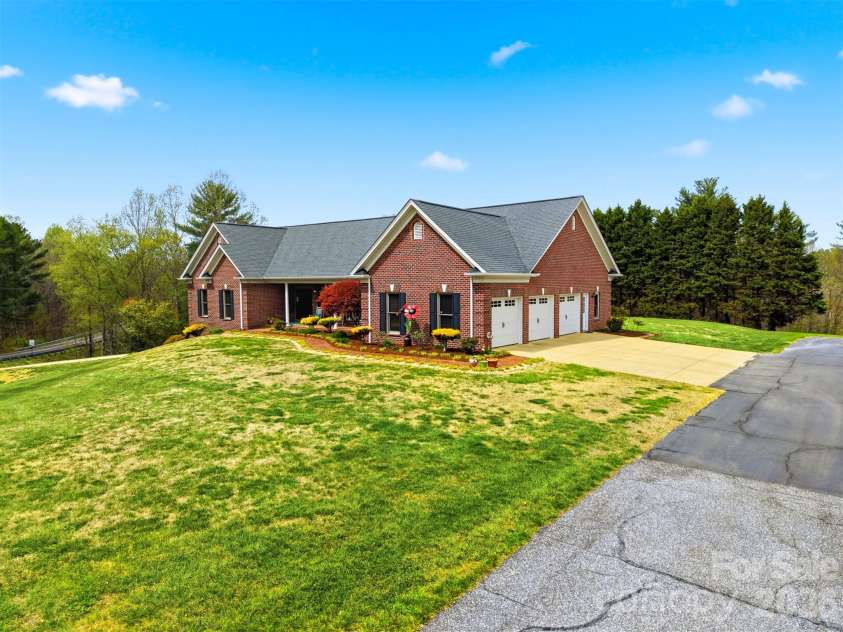 3330 Shamrock Heights, Hudson, NC 28638.  MLS# CAR4362059, YatesRealty ID 17247. 