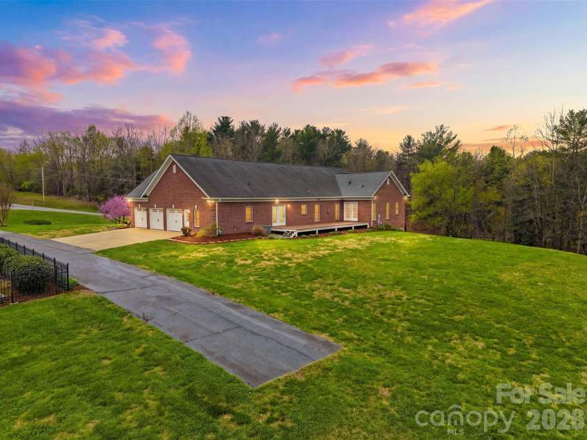 3330 Shamrock Heights, Hudson, NC 28638.  MLS# CAR4362059, YatesRealty ID 17247. 