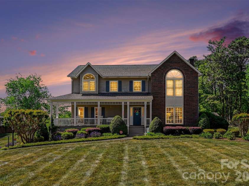 4051 Pinecrest Drive, Hickory, NC 28601.  MLS# CAR4372469, YatesRealty ID 17248. 