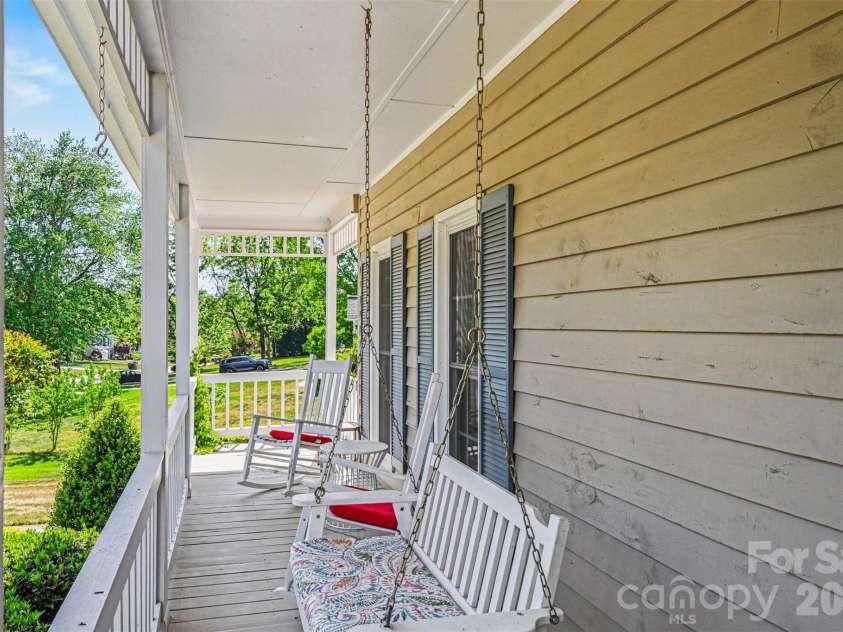 4051 Pinecrest Drive, Hickory, NC 28601.  MLS# CAR4372469, YatesRealty ID 17248. 