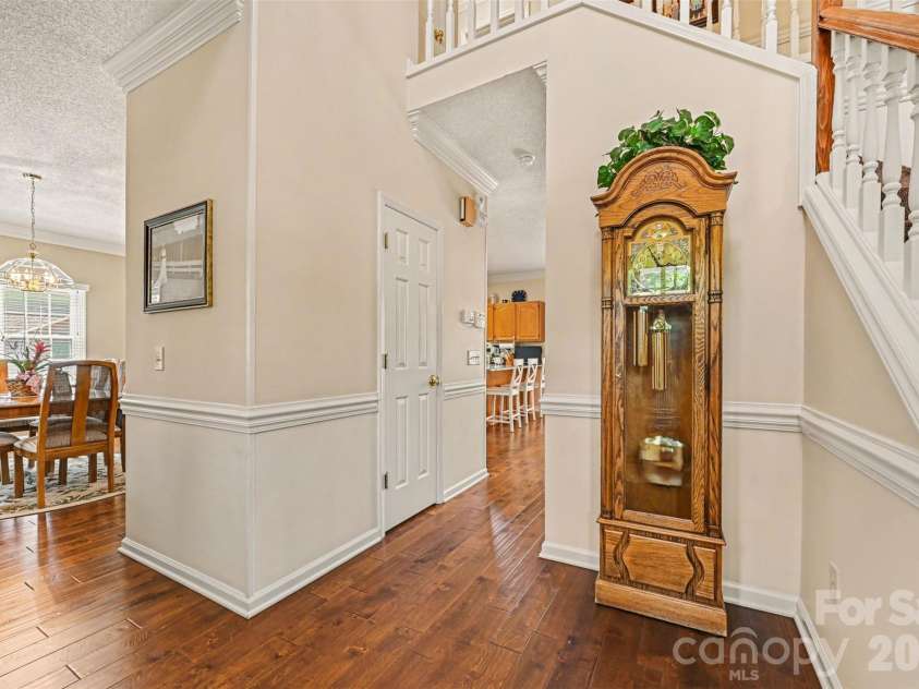 4051 Pinecrest Drive, Hickory, NC 28601.  MLS# CAR4372469, YatesRealty ID 17248. 