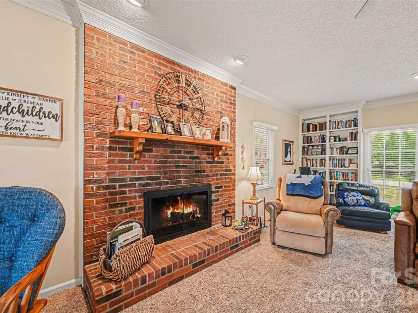 4051 Pinecrest Drive, Hickory, NC 28601.  MLS# CAR4372469, YatesRealty ID 17248. 